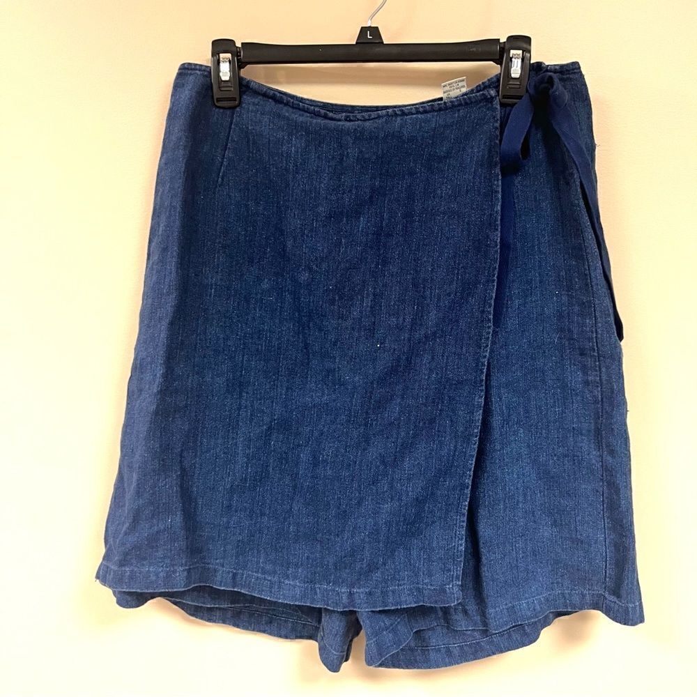 Eddie Bauer linen blue wrap skort.  Size 10/12T
